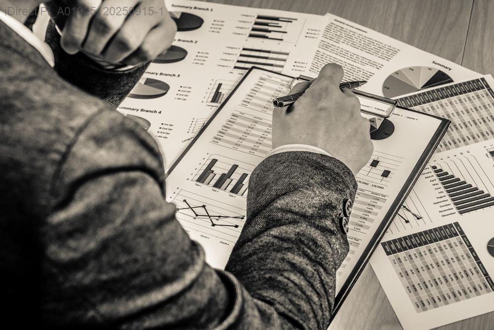 2025年股市大預言：專家揭秘，未來趨勢讓你笑到最後？